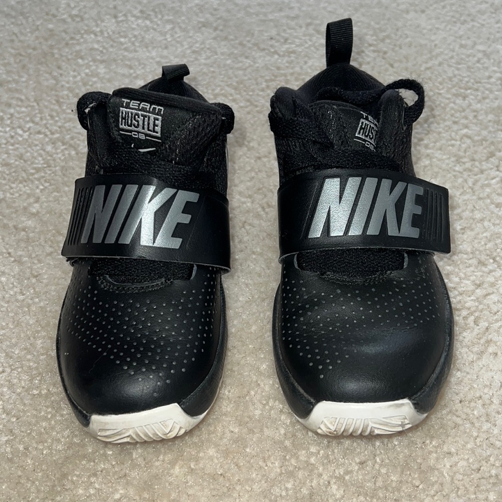 Nike team hustle Us 12c